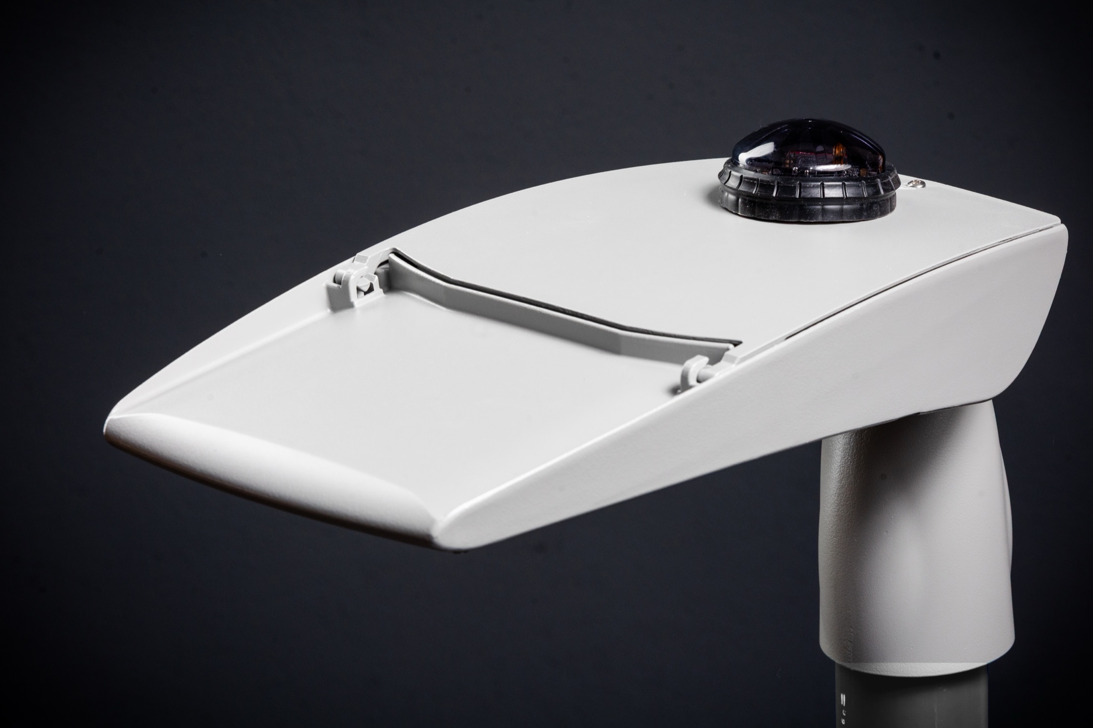 LI Node Z18 — Controller auf einer Straßenleuchte